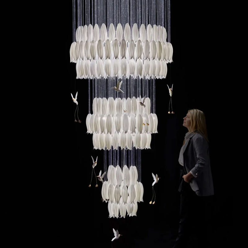 Большая Люстра для Лестницы Sagarti Contemporary chandelier ALBA GRAND Flowers & Birds Белый Золотой Большая Люстра для Лестницы Sagarti Contemporary chandelier ALBA GRAND Flowers & Birds Белый Золотой в Волгограде | Loft Concept