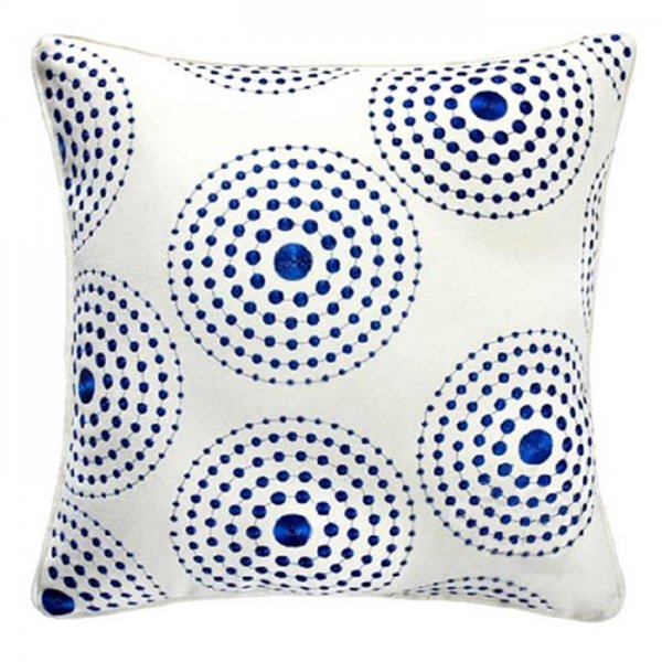 Декоративная подушка Round Pattern синяя вышивка Темно-синий Белый Декоративная подушка Round Pattern синяя вышивка Темно-синий Белый в Волгограде | Loft Concept