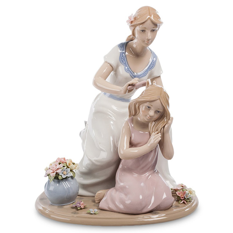 Статуэтка фарфоровая Мама с дочерью Charming Statuette Белый Розовый Серо-голубой Бежевый Статуэтка фарфоровая Мама с дочерью Charming Statuette Белый Розовый Серо-голубой Бежевый в Волгограде | Loft Concept