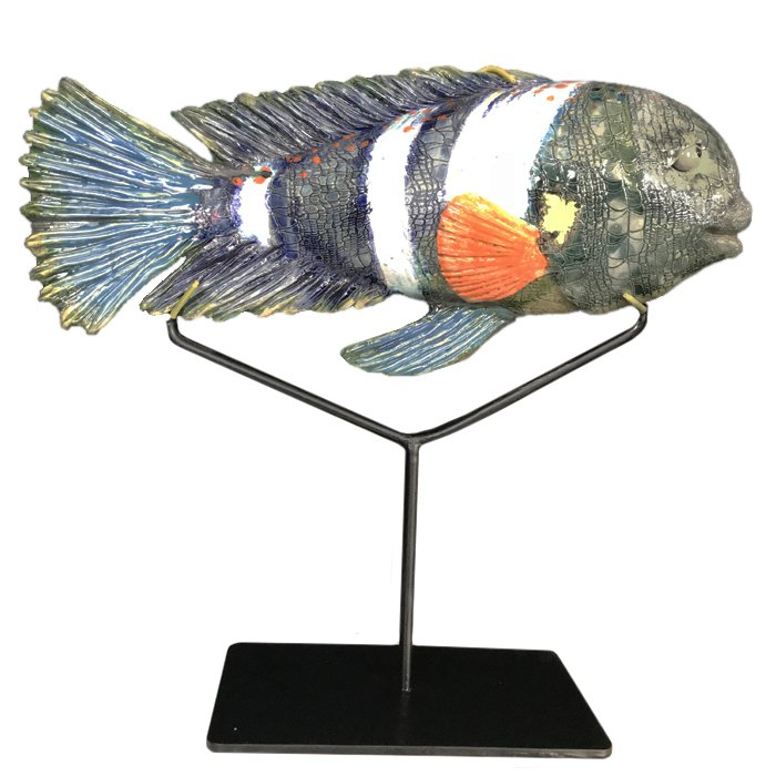 Статуэтка на подставке Orange Spot Fish Серый Черный Белый Статуэтка на подставке Orange Spot Fish Серый Черный Белый в Волгограде | Loft Concept
