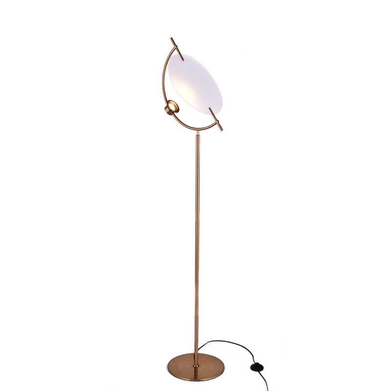 Торшер Gaspar Floor lamp Белый Золотой Торшер Gaspar Floor lamp Белый Золотой в Волгограде | Loft Concept