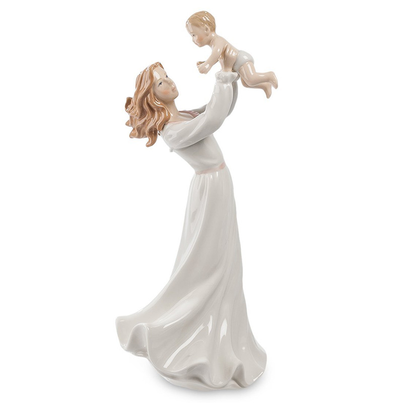 Статуэтка фарфоровая Девушка с ребенком Charming Statuette Белый Бежевый Статуэтка фарфоровая Девушка с ребенком Charming Statuette Белый Бежевый в Волгограде | Loft Concept