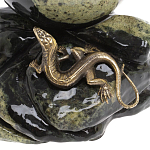 Шар с декором в виде бронзовой ящерицы на подставке из натурального камня Змеевик Natural Stone Spheres 10 см варинант исполнения - 1 | Loft Concept в Волгограде