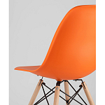Пластиковый стул на ножках из массива бука Eames Orange варинант исполнения - 3 | Loft Concept в Волгограде