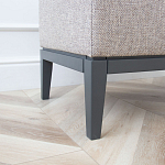 Банкетка из массива бука с бежевой обивкой из рогожки на 4-х ножках черного цвета Fjord варинант исполнения - 4 | Loft Concept в Волгограде