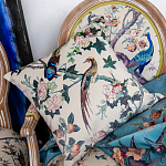 Подушка декоративная с изображением птицы в саду Beige Chinoiserie Birds in the Rose Garden Cushion варинант исполнения - 3 | Loft Concept в Волгограде