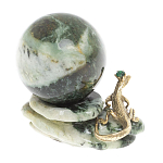 Шар с декором в виде бронзовой ящерицы на подставке из натурального камня Змеевик Natural Stone Spheres 4.5 см варинант исполнения - 2 | Loft Concept в Волгограде