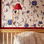 Обои с вышивкой ручной работы Flora Catherine colourway on Liso Pearl wool sateen варинант исполнения - 3 | Loft Concept в Волгограде