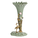 Ваза зеленая фарфоровая с волнистым краем с бронзовой фигуркой журавля Eden Garden  варинант исполнения - 1 | Loft Concept в Волгограде