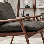 Кресло c каркасом из массива дерева и мягкой кожаной обивкой Walnut Armchair варинант исполнения - 6 | Loft Concept в Волгограде