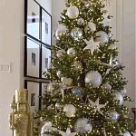 Украшенная Новогодняя Елка с серебряными шарами и звездами варинант исполнения - 1 | Loft Concept в Волгограде