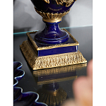 Подсвечник из темно-синего фарфора с бронзовыми элементами и цветами Eden Garden варинант исполнения - 6 | Loft Concept в Волгограде