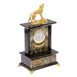 Часы настольные с декором в виде волка из натурального камня Офиокальцит Wolf Stone Clock варинант исполнения - 2 | Loft Concept в Волгограде