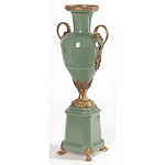 Ваза зеленого цвета из фарфора на высокой подставке с бронзовыми ручками Eden Garden porcelain and bronze варинант исполнения - 2 | Loft Concept в Волгограде