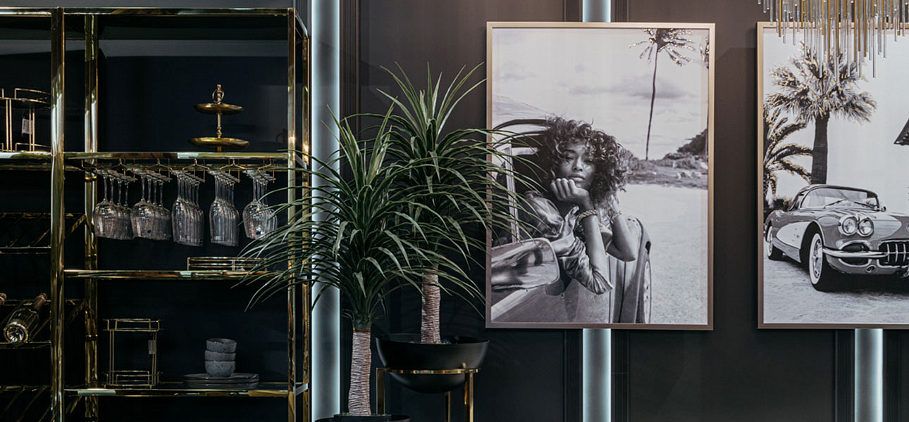 Холст Tropical auto vibe with a girl Холст Tropical auto vibe with a girl - Loft-Concept в Волгограде