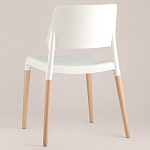 Пластиковый стул на ножках из массива бука Ferret White варинант исполнения - 5 | Loft Concept в Волгограде