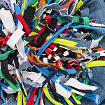 Подушка круглая из джинсовой одежды Heart Round варинант исполнения - 2 | Loft Concept в Волгограде