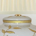 Настольная лампа с фарфоровым основанием бежевого цвета с рисунком и плиссированным абажуром на темной подставке Elstead Lighting варинант исполнения - 8 | Loft Concept в Волгограде