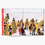 Книга по искусству Yayoi Kusama: I Spend Each Day Embracing Flowers варинант исполнения - 4 | Loft Concept в Волгограде