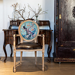 Полукресло из массива бука с сиденьем из экокожи и цветочным принтом на спинке Chinoiserie Garden Chair варинант исполнения - 6 | Loft Concept в Волгограде