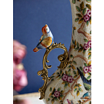 Ваза белого цвета из фарфора с цветочным рисунком и бронзовыми ручками с фигурками птиц Eden Garden porcelain and bronze варинант исполнения - 1 | Loft Concept в Волгограде