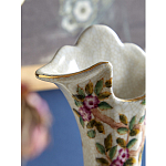 Ваза белого цвета из фарфора с цветочным рисунком и бронзовыми ручками с фигурками птиц Eden Garden porcelain and bronze варинант исполнения - 5 | Loft Concept в Волгограде