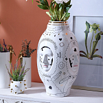 Ваза с декоративными лицами и графическими элементами в виде сердец и символов Faces of Imagination варинант исполнения - 3 | Loft Concept в Волгограде