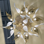 Люстра потолочная с декоративными белыми и золотистыми листьями Wintery flovers варинант исполнения - 5 | Loft Concept в Волгограде