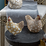Статуэтка курица с резными белыми цветами на бежевой фактурной поверхности Rustic Chicken варинант исполнения - 4 | Loft Concept в Волгограде