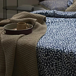 Постельное белье темно-синего цвета с рисунком Blossom Essence Sophie варинант исполнения - 7 | Loft Concept в Волгограде