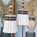 Подвесной светильник с подвесом из деревянных бусин и абажуром из кисточек Аmbiance варинант исполнения - 2 | Loft Concept в Волгограде