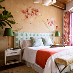 Обои ручная роспись Lilium Special Colourway on yellow painted silk варинант исполнения - 1 | Loft Concept в Волгограде