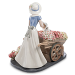 Статуэтка фарфоровая Девушка и маленькая девочка с цветами Charming Statuette варинант исполнения - 3 | Loft Concept в Волгограде