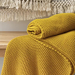 Плед из хлопка жемчужной вязки горчичного цвета Waffle Comfort варинант исполнения - 7 | Loft Concept в Волгограде