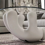 Дизайнерский журнальный стол с круглой прозрачной столешницей на белом фигурном основании Luqak варинант исполнения - 4 | Loft Concept в Волгограде