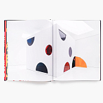 Книга по искусству Yayoi Kusama: I Spend Each Day Embracing Flowers варинант исполнения - 5 | Loft Concept в Волгограде