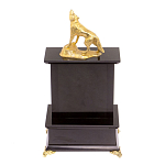 Часы настольные с декором в виде волка из натурального камня Офиокальцит Wolf Stone Clock варинант исполнения - 4 | Loft Concept в Волгограде