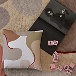 Подушка декоративная хлопковая бежевого цвета с абстрактным принтом Elysian Flow Sand варинант исполнения - 5 | Loft Concept в Волгограде