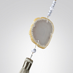 Торшер с шарообразным плафоном из белого стекла с подвеской из камня и длинной кисточкой Agatelle варинант исполнения - 5 | Loft Concept в Волгограде