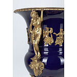 Ваза темно-синего цвета из фарфора с бронзовыми ручками в виде фигур Eden Garden porcelain and bronze варинант исполнения - 6 | Loft Concept в Волгограде