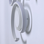 Бра белого цвета с изогнутыми световыми линиями и круглым основанием Luke Lampco Tracer Lamp варинант исполнения - 6 | Loft Concept в Волгограде