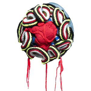 Подушка из джинсовой одежды и вязания Heart&Brain 2