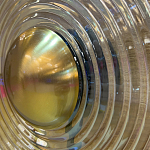 Бра с круглым рифленым плафоном янтарного цвета Savio Glass Disc Light варинант исполнения - 1 | Loft Concept в Волгограде