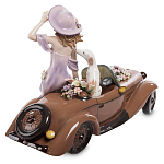 Статуэтка фарфоровая Девушка с автомобилем Charming Statuette варинант исполнения - 2 | Loft Concept в Волгограде