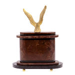 Часы настольные бронзовые из натурального камня Лемезит с декором в виде горного орла Eagle Stone Clock варинант исполнения - 4 | Loft Concept в Волгограде