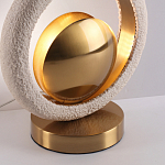 Настольная лампа с бежевым текстурным кольцом и латунным шаром в центре Tactile   варинант исполнения - 8 | Loft Concept в Волгограде