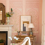 Обои ручная роспись Jharokha Arches Original colourway on pink painted Xuan paper варинант исполнения - 2 | Loft Concept в Волгограде