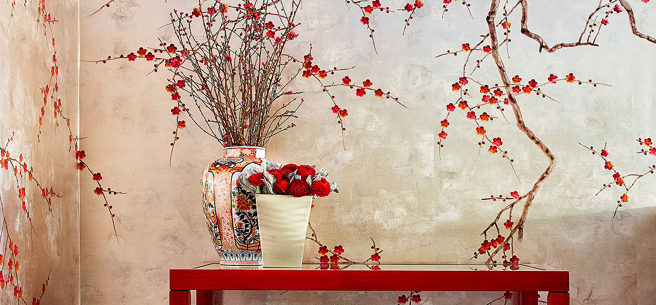 Обои ручная роспись Plum Blossom Original colourway on Tarnished Silver gilded paper with pearlescent antiquing Обои ручная роспись Plum Blossom Original colourway on Tarnished Silver gilded paper with pearlescent antiquing - Loft-Concept в Волгограде