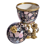 Шкатулка в форме яйца на величественных львах из фарфора с бронзовыми элементами Eden Garden варинант исполнения - 2 | Loft Concept в Волгограде