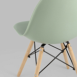 Пластиковый стул на ножках из массива бука Eames Mint варинант исполнения - 6 | Loft Concept в Волгограде